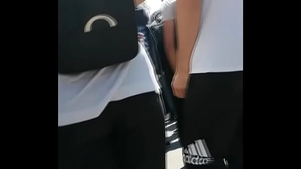 Culitos del tecno en reuni&oacute;n estudiantil