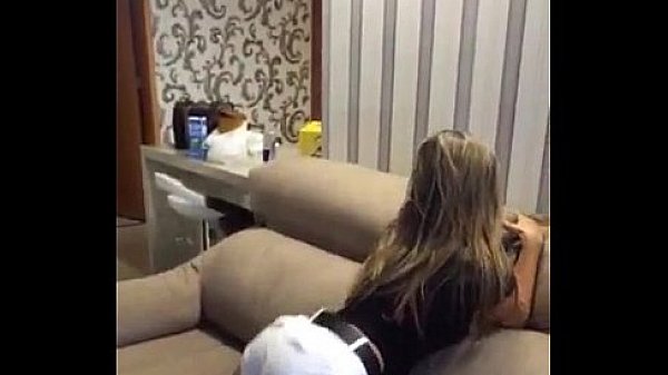 Loira dan&ccedil;ando