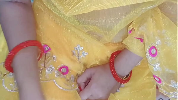 Desi bhabhi cheating and enjoying with her ex Boyfriend 