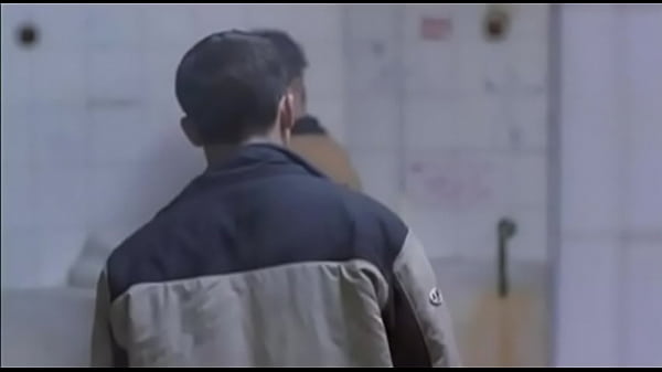 Mamada en ba&ntilde;o p&uacute;blico