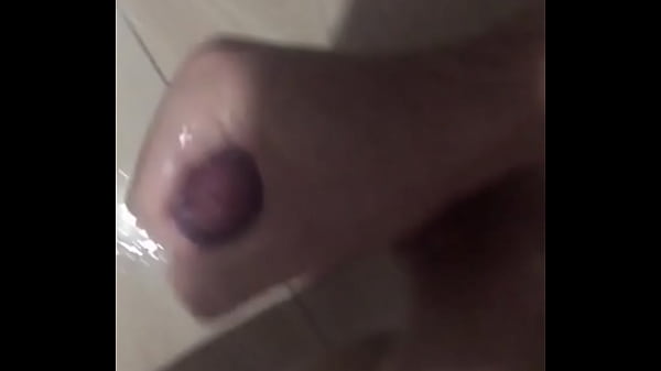 Batendo uma e gemendo gostoso