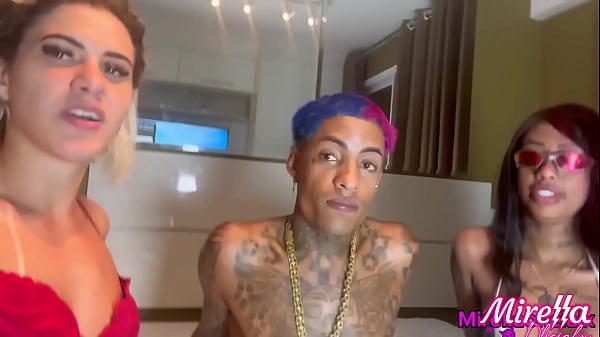 MINHA AMIGA SEMPRE TRAZ MACHO PRA NOIS DIVIDIR 