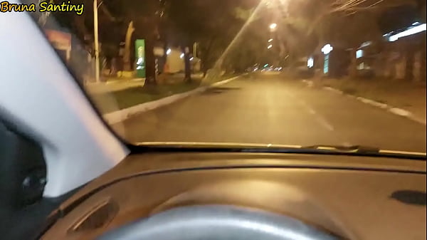Ofereci carona para a gostosa que tava andando sozinha na rua, e ela transou comigo por gratid&atilde;o;  