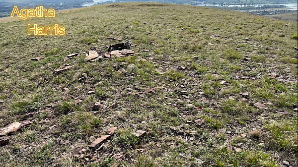 Агата оседлала незнакомца на глазах у всего города