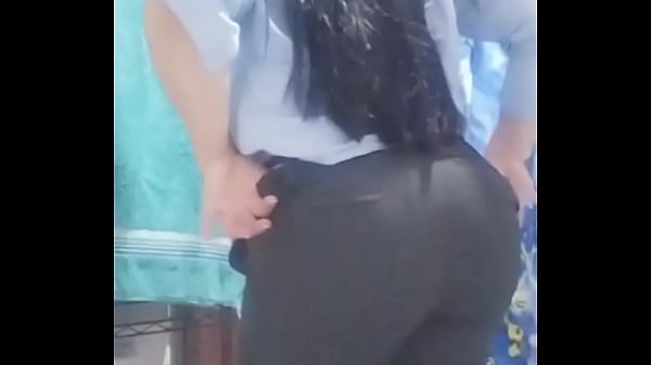 Secretaria culona mexicana se quita todo su uniforme en el cuatro de lavado del trabajo y muestra todos su culo gordo y sus ricos senos