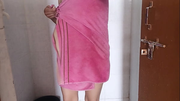 भारतीय विशाल गांड वाली सौतेली बहन और विशाल डिक भाई अंतरंग बॉन्ड बाथरूम में स्वादिष्ट  चुदाई