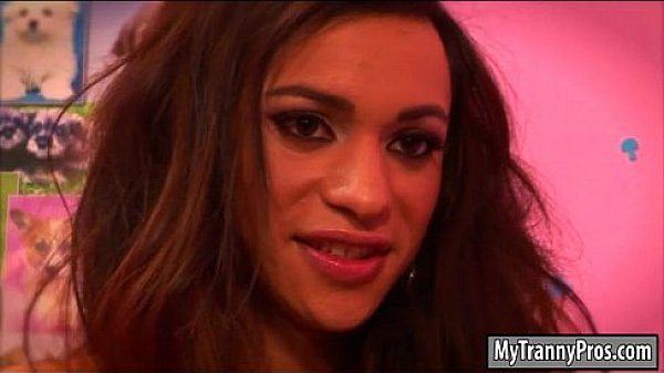 Slim tranny Madison Montag anal banged by nasty photographer