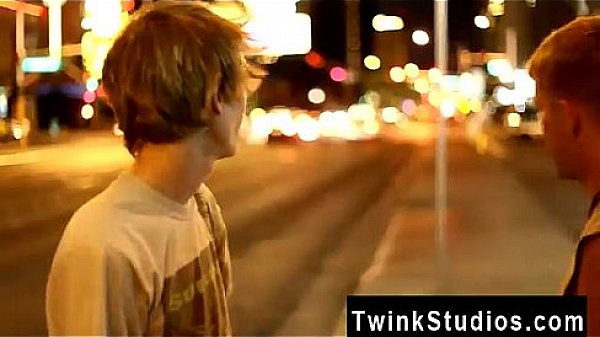 Hot twink Kayden Daniels and Preston Andrews are visiting Las Vegas 