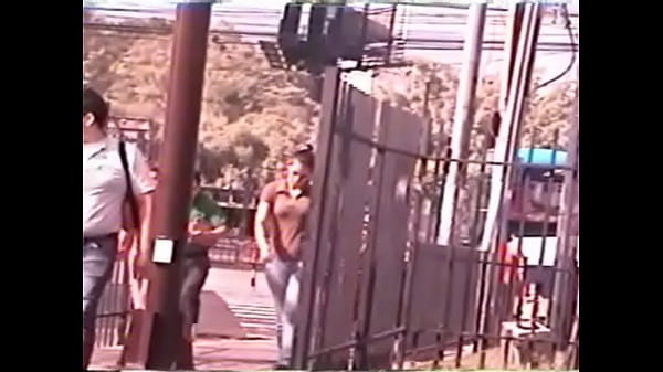 Bellas chicas caminando 4