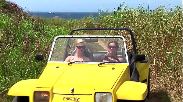 Sullo scoglio di frone al mare ci facciamo un po&igrave; di coccole hard