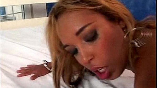 Putinha dando o rabo longe do namorado Daniel Bomba