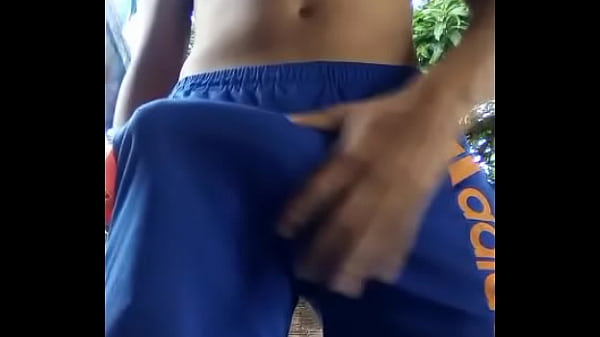 Muleke mostrando o volume da pika