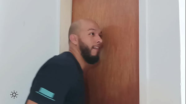 My stepbrother caught me masturbating in the middle of a video call and helps me finish - Porn in Spanish.