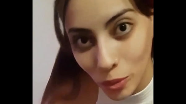 Martina la chica famosa de tiktok se mete un consolador y sale a probarlo a la calle