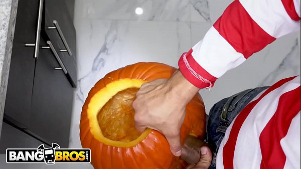 BANGBROS - Evelin Stone Gets To Suck On A Big Popsicle This Halloween