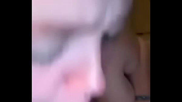 Shrimp dick E getting head