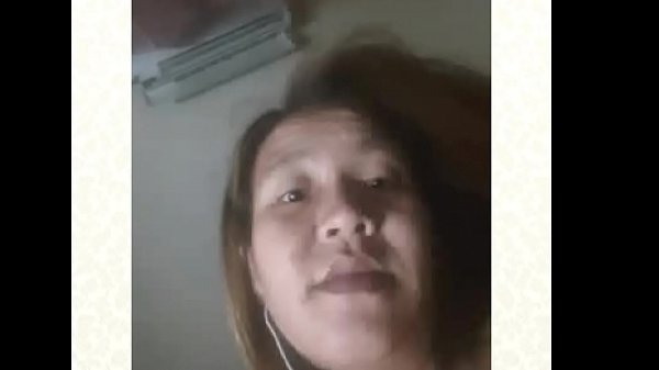 Chava me muestra su concha