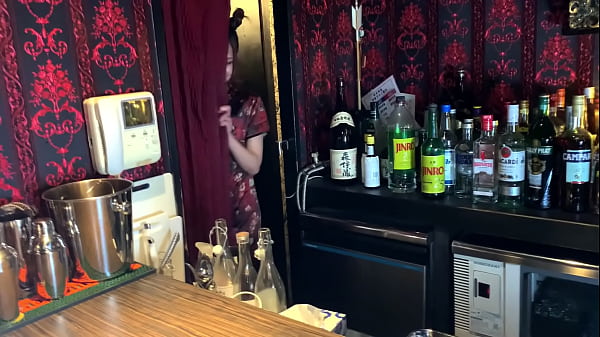 ハメ撮り　150cm貧乳口リ体型の看板娘20歳。ペロペロ亀頭を舐め回し吸い付きながらちんちんをしゃぶる。騎乗位SEX。素人 中出し ハメ撮り コスプレ スレンダー 貧乳・微乳 美脚 美尻 https://bit.ly/3xCHp4D