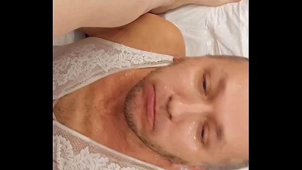 Госпожа ссыт в рот рабу