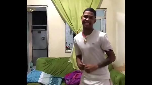 Boy dan&ccedil;a funk
