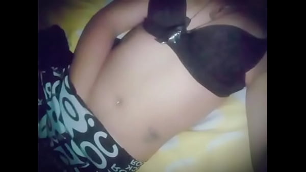 Jovencita jugando al sexo