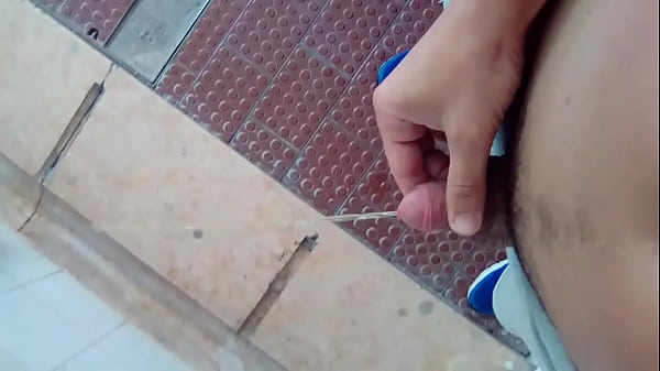 A marcar territ&oacute;rio com mijo