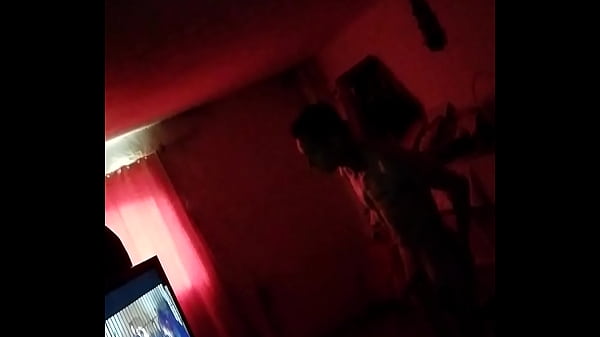 C&aacute;mara oculta pen&eacute; grande y rico cuerpo tatuado