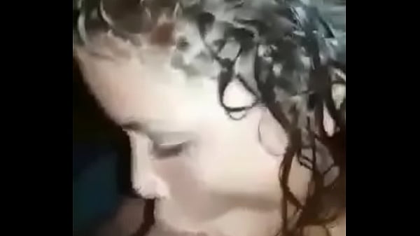 Novinha safada chupando tudo  