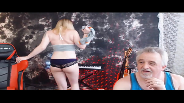 Roxy playing with her pussy to a happy ending