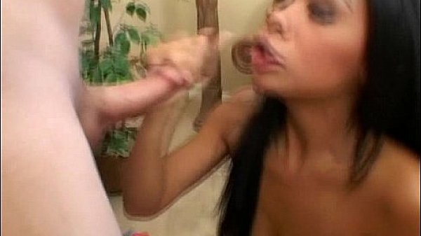 Cassandra Cruz gets a Jesse Load Facial