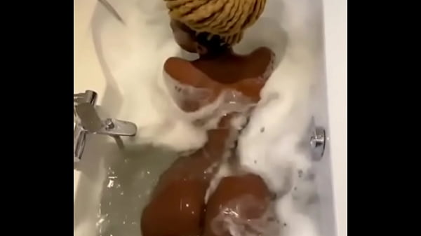 Sexy Bath Babe  