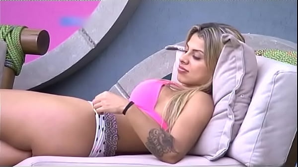 BBB 20 novinha safada de biqu&iacute;ni se exibindo