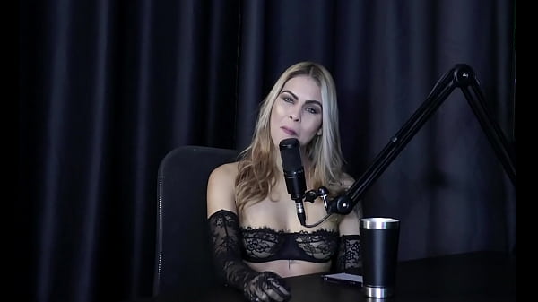 Gosta de novinho, uniu os conte&uacute;dos com seus estudos, pediram pra ela mostrar a buceta e o cu, nunca foi para casa de swing e tem uma pessoa especial - Luuh Barbosa (SHEER/RED)