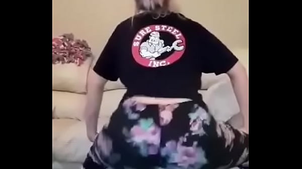19 year old twerks ass