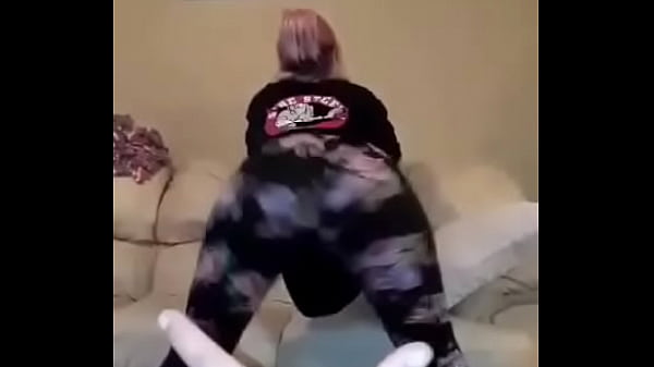 19 year old twerks ass