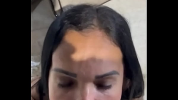 O vendedor de bala gozou no meu olho 