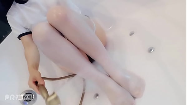 丝袜jk浴室诱惑  