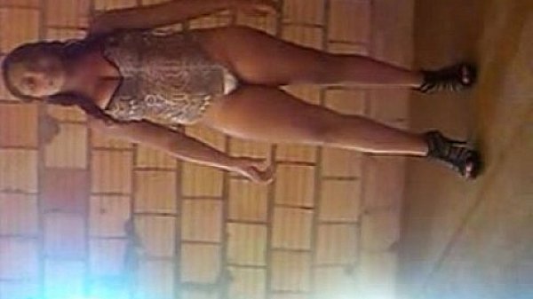 Leidiane Fazendo a Posi&ccedil;&atilde;o da r&atilde;