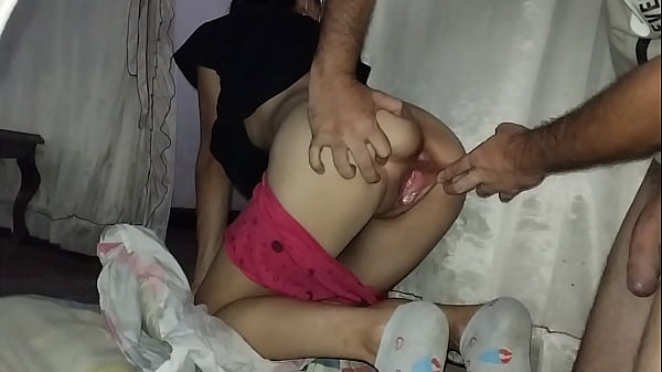 Su vagina es penetrada por la verga de su amante 