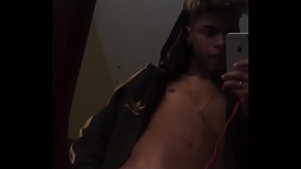 Novinho dotado marcando pau  insta @prezendd 