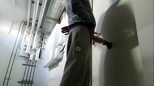 Bi m4rkus77 fickt Fleshlight im Heizungskeller inkl. Sperma