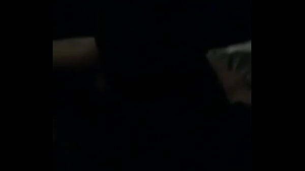 wilton le dice a su amigo marica con gestos que quiere besar su enorme pinga