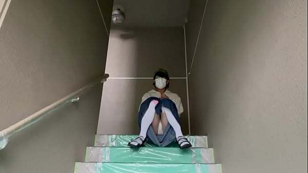 女装まゆのパンチラ露出 