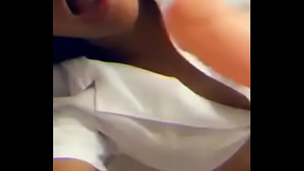 Colegiala puta se masturba