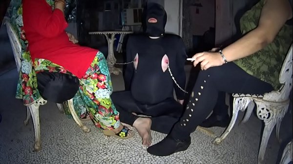 Mistress Makali uses ashtray