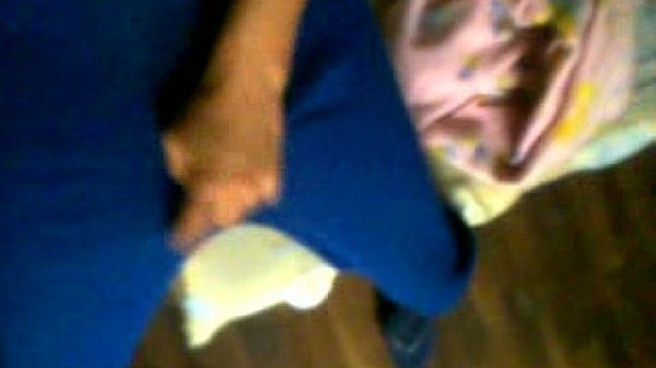 con chupon y ropon vuela cometa y se vacea pajenadose en su roponaso de bebon