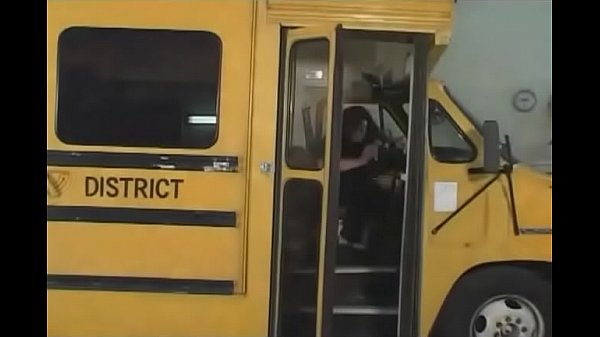 Teen gives a steaming oral 