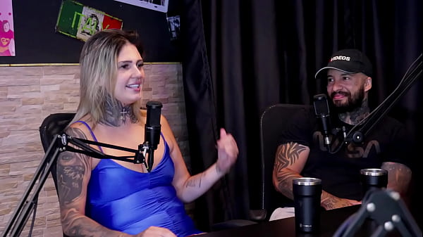 Ele tira o gozo de cima das mulheres, e apesar de serem casados, descobriram que s&atilde;o irm&atilde;os por parte de pai - Casal DNA (WATCH ON: SHEER/RED)