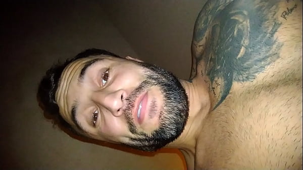 Negra bunduda goza junto com namorado  tatuado  