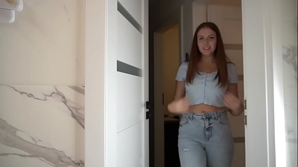 Сводная сестра спалила за дрочкой на ее трусики и хорошо отсосала, пока родители были дома.  